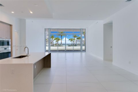 Condominio en alquiler en Fort Lauderdale, Florida, 2 dormitorios, 222.5 m2 № 2064530 - foto 10