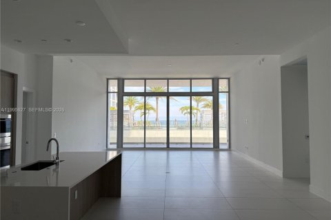 Condominio en alquiler en Fort Lauderdale, Florida, 2 dormitorios, 222.5 m2 № 2064530 - foto 3