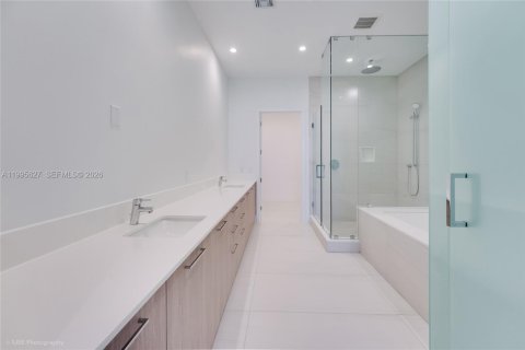 Condominio en alquiler en Fort Lauderdale, Florida, 2 dormitorios, 222.5 m2 № 2064530 - foto 12