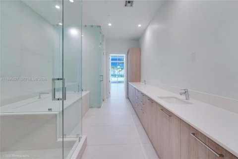 Condominio en alquiler en Fort Lauderdale, Florida, 2 dormitorios, 222.5 m2 № 2064530 - foto 13