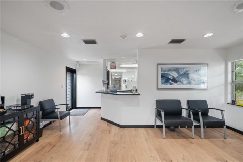 Immobilier commercial à louer à Maitland, Floride: 183.57 m2 № 1917459 - photo 4