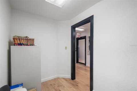 Immobilier commercial à louer à Maitland, Floride: 183.57 m2 № 1917459 - photo 13