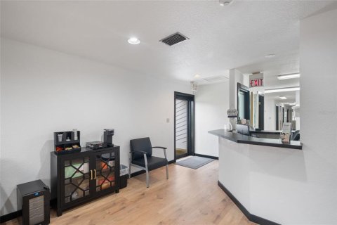 Immobilier commercial à louer à Maitland, Floride: 183.57 m2 № 1917459 - photo 5