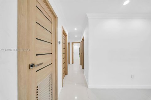 Купить виллу или дом в Майами, Флорида 3 спальни, 118.73м2, № 2064799 - фото 28