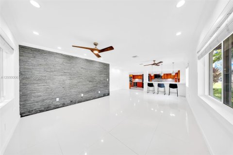 Купить виллу или дом в Майами, Флорида 3 спальни, 118.73м2, № 2064799 - фото 12