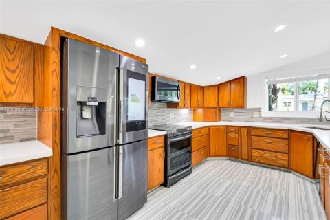 Купить виллу или дом в Майами, Флорида 3 спальни, 118.73м2, № 2064799 - фото 22