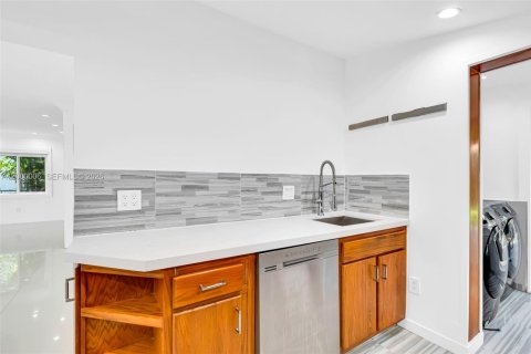 Купить виллу или дом в Майами, Флорида 3 спальни, 118.73м2, № 2064799 - фото 23