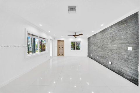 Купить виллу или дом в Майами, Флорида 3 спальни, 118.73м2, № 2064799 - фото 13