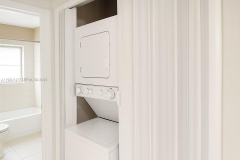 Condo in West Palm Beach, Florida, 1 bedroom  № 1988656 - photo 5