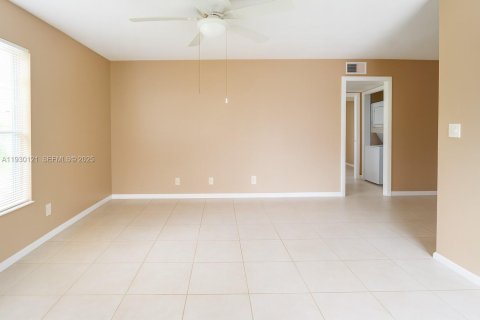 Condo in West Palm Beach, Florida, 1 bedroom  № 1988656 - photo 3