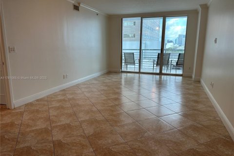 Apartment in Miami, Florida 2 bedrooms, 102.66 sq.m. № 1627107 - photo 1