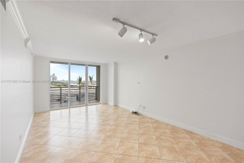Apartment in Miami, Florida 2 bedrooms, 102.66 sq.m. № 1627107 - photo 3