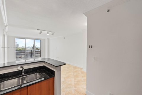 Apartment in Miami, Florida 2 bedrooms, 102.66 sq.m. № 1627107 - photo 11