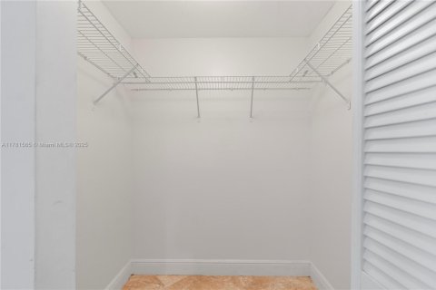 Apartment in Miami, Florida 2 bedrooms, 102.66 sq.m. № 1627107 - photo 28