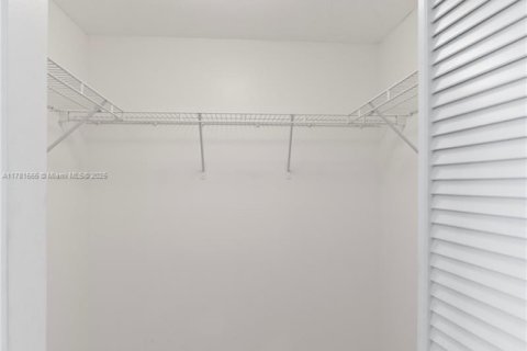 Apartment in Miami, Florida 2 bedrooms, 102.66 sq.m. № 1627107 - photo 29