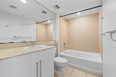 Apartment in Miami, Florida 2 bedrooms, 102.66 sq.m. № 1627107 - photo 25