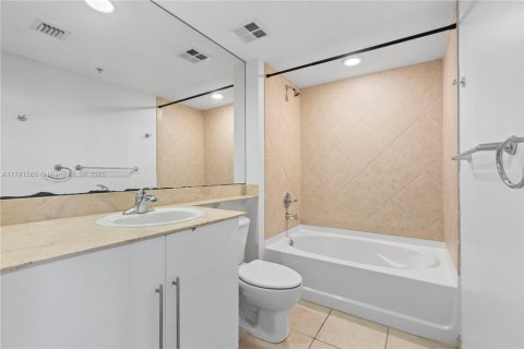 Apartment in Miami, Florida 2 bedrooms, 102.66 sq.m. № 1627107 - photo 24