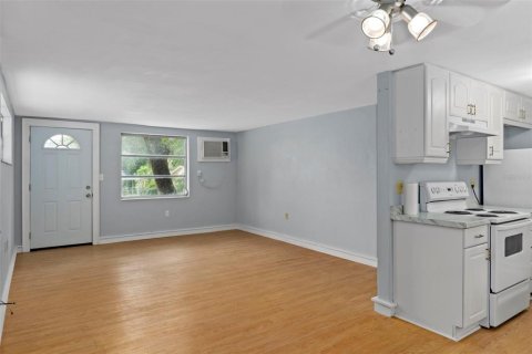 Villa ou maison à vendre à Beverly Hills, Floride: 1 chambre, 62.71 m2 № 1903553 - photo 10