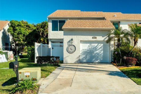 Townhouse in Boca Raton, Florida 3 bedrooms, 170.85 sq.m. № 2153536
