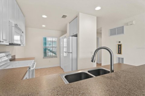Copropriété à vendre à North Port, Floride: 2 chambres, 108.51 m2 № 2155485 - photo 12