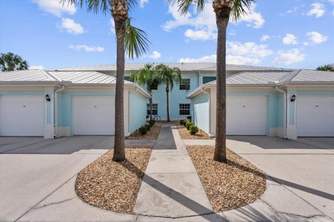 Condo in North Port, Florida, 2 bedrooms № 2155485