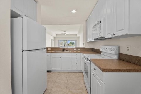 Copropriété à vendre à North Port, Floride: 2 chambres, 108.51 m2 № 2155485 - photo 14