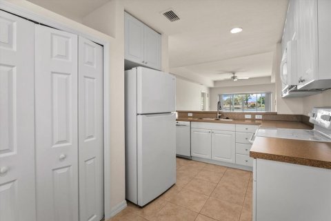 Copropriété à vendre à North Port, Floride: 2 chambres, 108.51 m2 № 2155485 - photo 13
