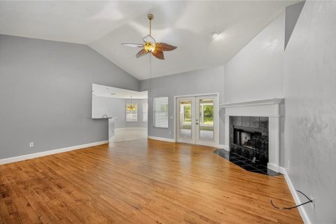 House in High Springs, Florida 4 bedrooms, 200.67 sq.m. № 2122049 - photo 8