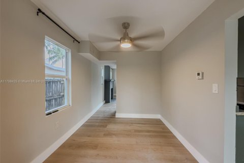 House in Fort Lauderdale, Florida 4 bedrooms, 147.16 sq.m. № 1685697 - photo 21