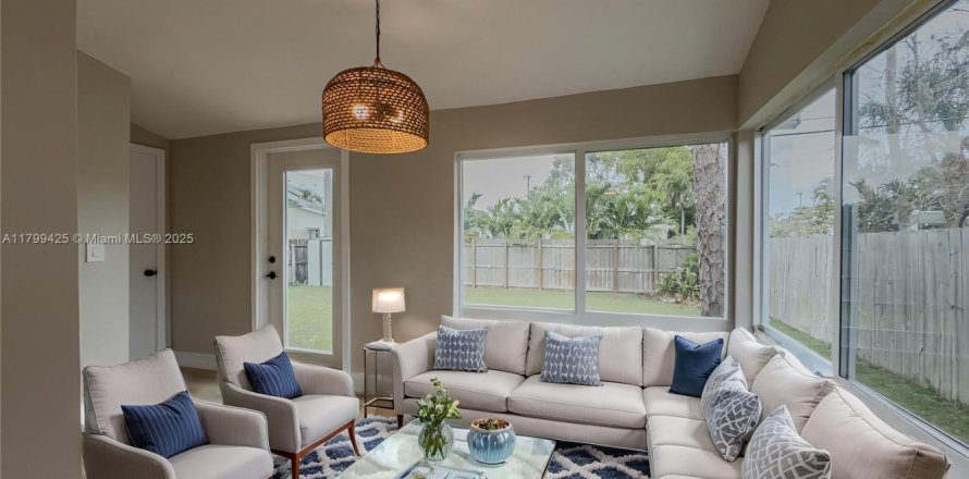 House in Fort Lauderdale, Florida 4 bedrooms, 147.16 sq.m. № 1685697