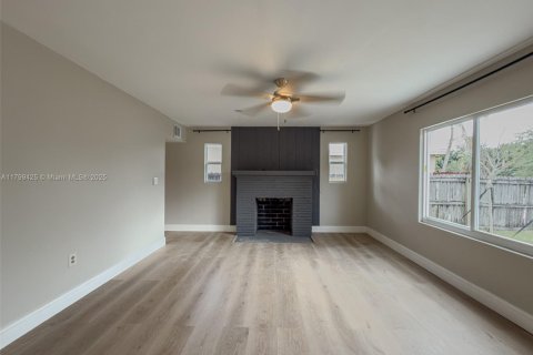House in Fort Lauderdale, Florida 4 bedrooms, 147.16 sq.m. № 1685697 - photo 5