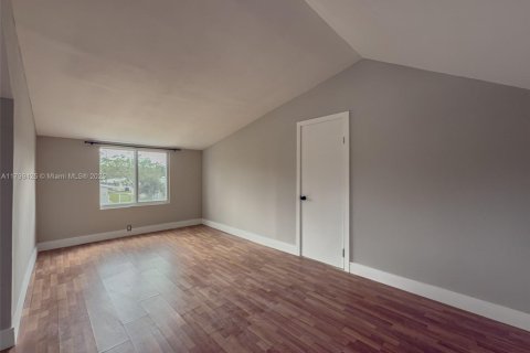 House in Fort Lauderdale, Florida 4 bedrooms, 147.16 sq.m. № 1685697 - photo 23