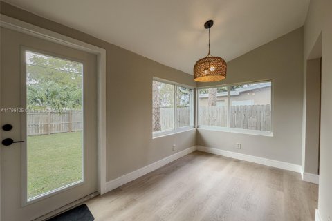 House in Fort Lauderdale, Florida 4 bedrooms, 147.16 sq.m. № 1685697 - photo 19