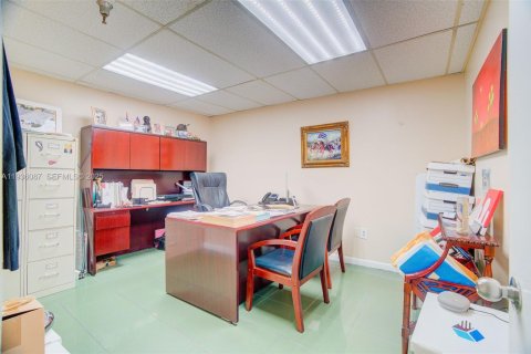 Commercial property in Medley, Florida № 1994174 - photo 30