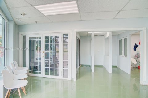 Commercial property in Medley, Florida № 1994174 - photo 24