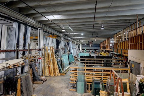 Commercial property in Medley, Florida № 1994174 - photo 13