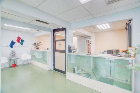 Commercial property in Medley, Florida № 1994174 - photo 23