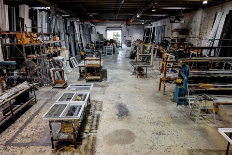 Commercial property in Medley, Florida № 1994174 - photo 17