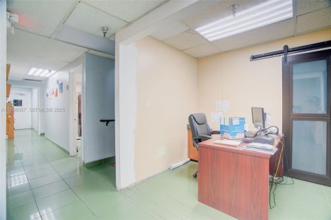 Commercial property in Medley, Florida № 1994174 - photo 27