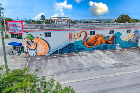 Commercial property in Medley, Florida № 1994174 - photo 3