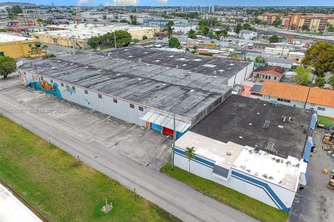 Commercial property in Medley, Florida № 1994174 - photo 7