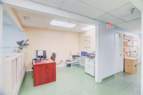 Commercial property in Medley, Florida № 1994174 - photo 26