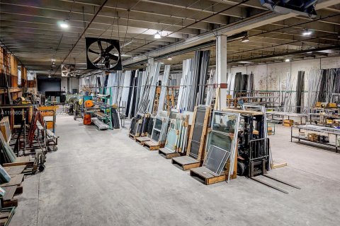 Commercial property in Medley, Florida № 1994174 - photo 14