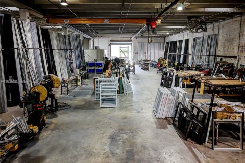 Commercial property in Medley, Florida № 1994174 - photo 18