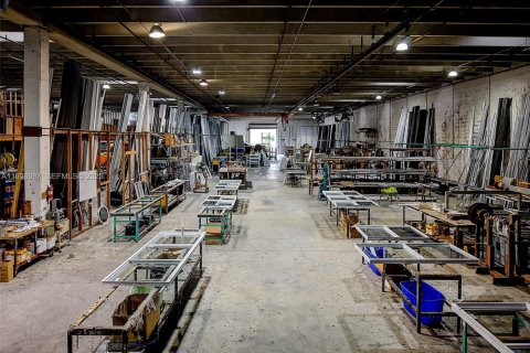 Commercial property in Medley, Florida № 1994174 - photo 16