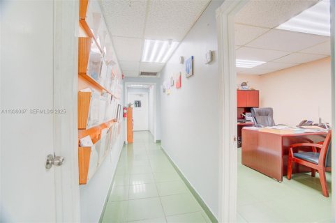 Commercial property in Medley, Florida № 1994174 - photo 29