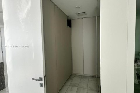 Condominio en alquiler en Miami, Florida, 2 dormitorios, 100.33 m2 № 2011283 - foto 14