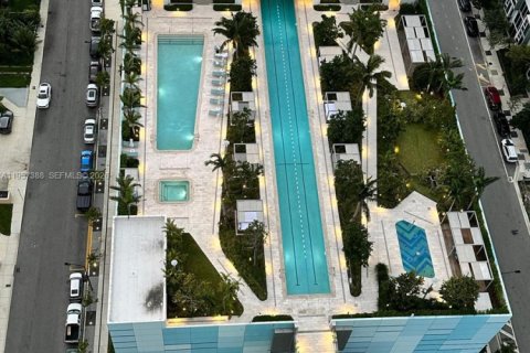 Condominio en alquiler en Miami, Florida, 2 dormitorios, 100.33 m2 № 2011283 - foto 18