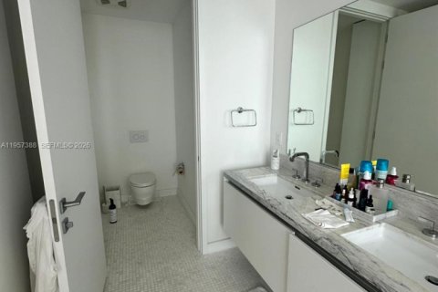 Condominio en alquiler en Miami, Florida, 2 dormitorios, 100.33 m2 № 2011283 - foto 13