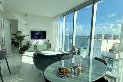 Condominio en alquiler en Miami, Florida, 2 dormitorios, 100.33 m2 № 2011283 - foto 2
